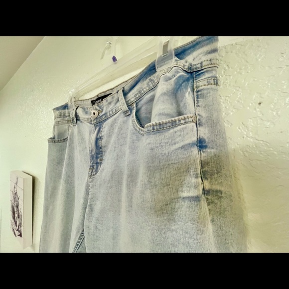 Acid Wash Bleach Bum Jeans - Picture 9 of 9